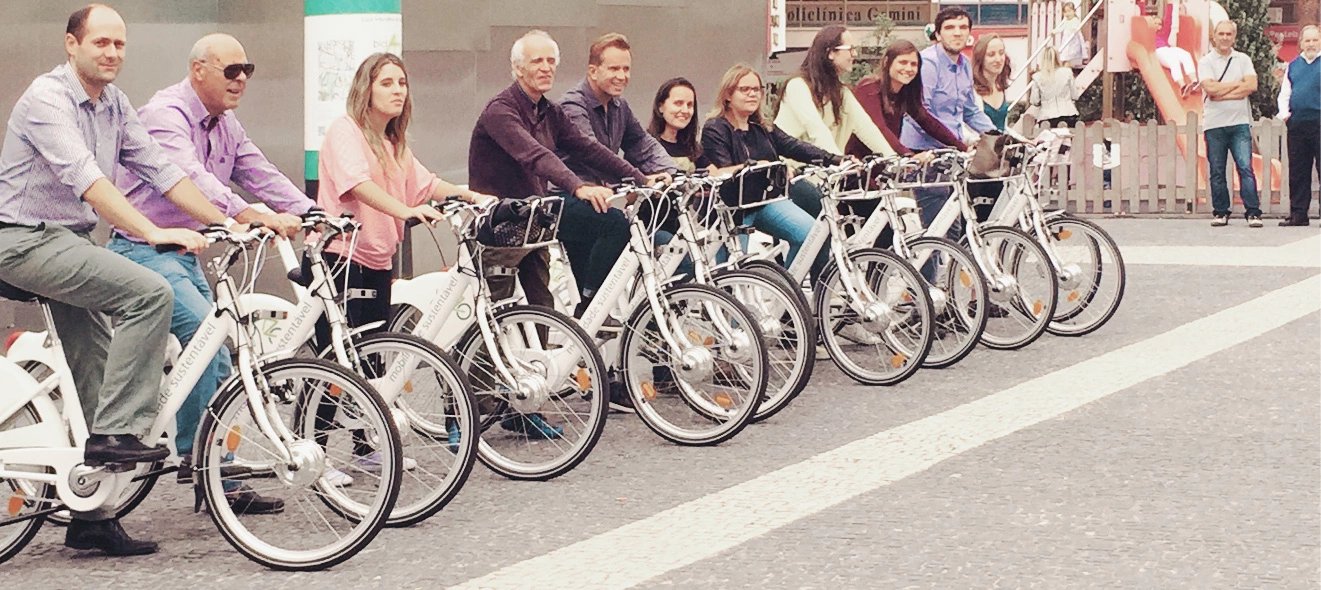 Utilizadores com bicicletas do sistema de bikesharing EDMTECH
